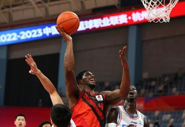 重返CBA赛场！曝防守大闸加盟江苏男篮，曾对阵山东狂砍28分15板