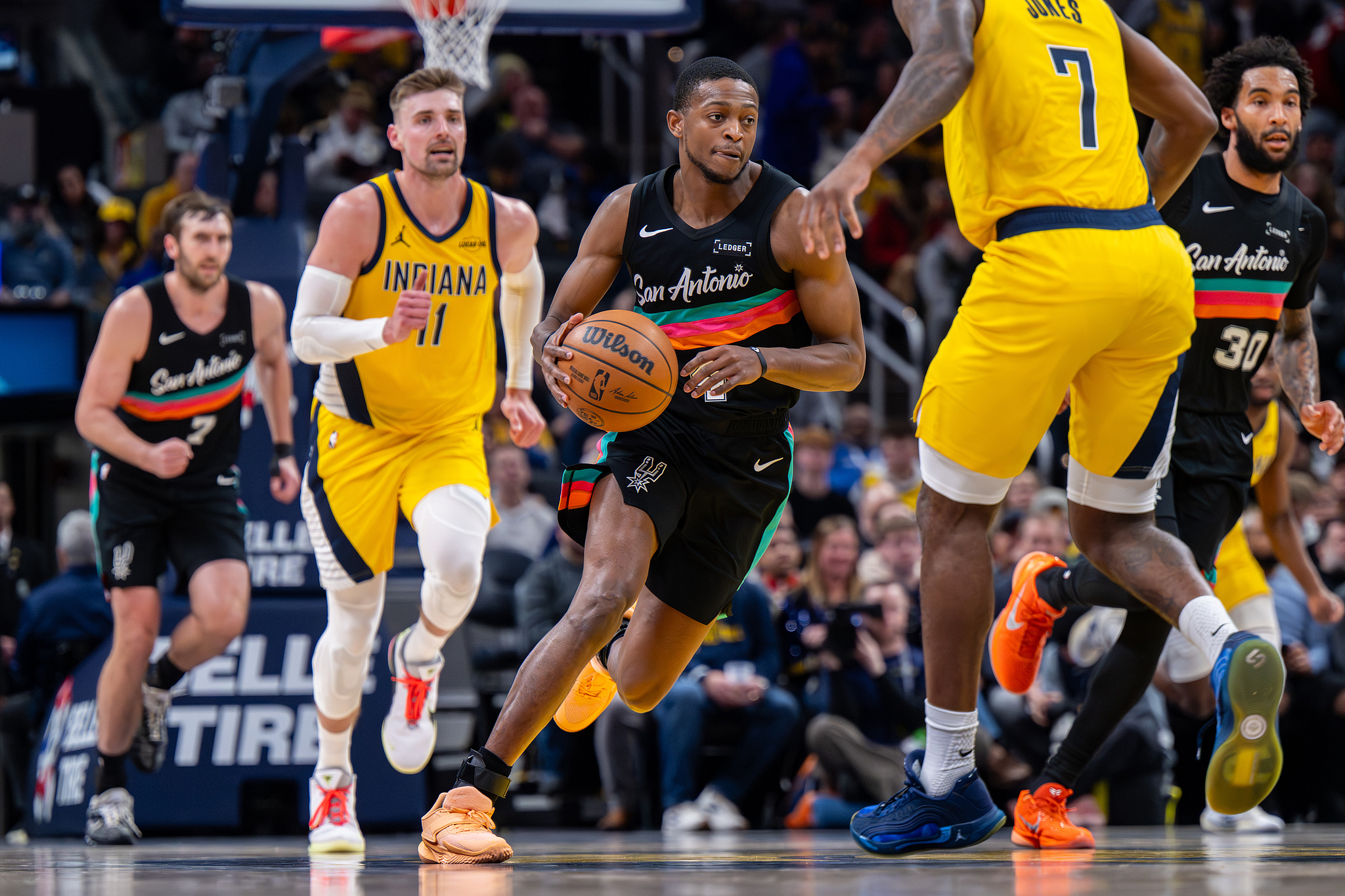 福克斯24+7西亚卡姆23+9 马刺送步行者11连败